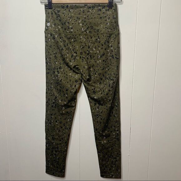 Zella Ultra High Waist Ankle Leggings Green Cheetah Print Womens Size Small - Picture 6 of 8